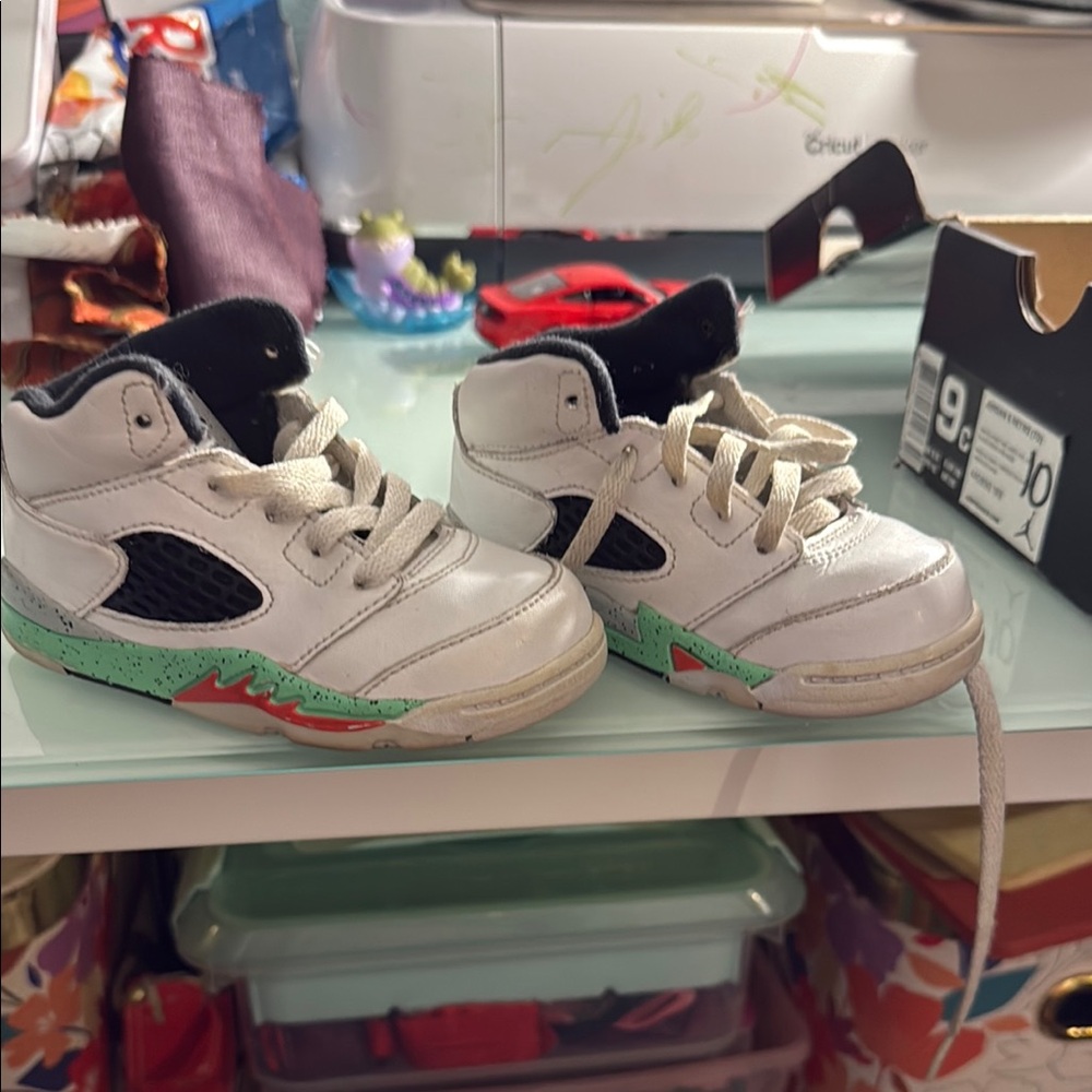 White and Green Sneakers for Everyday Comfort